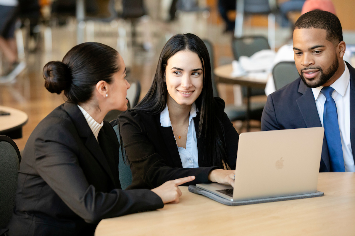 Students meeting at laptop