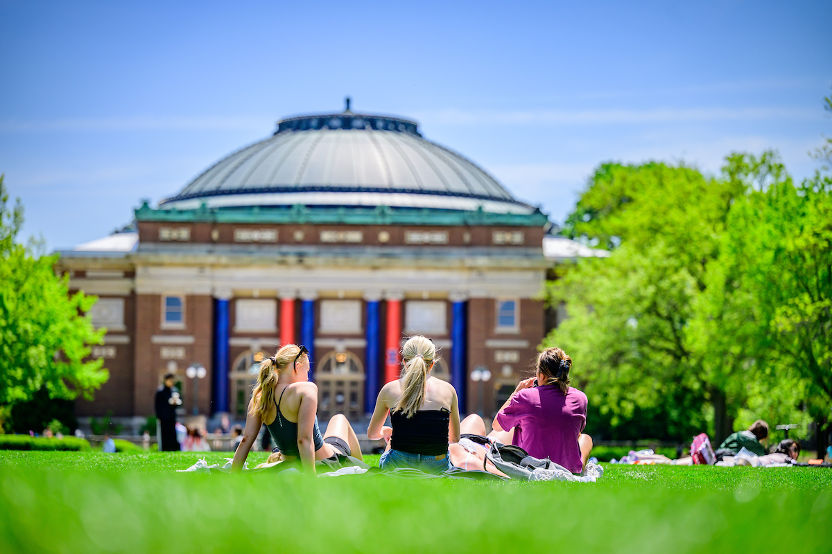 Students enjoy the Quad on a warm summer day
